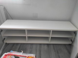 Mueble TV blanco y gris