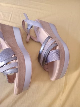 Sandalias Gadea Piel Beige y Plata