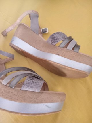 Sandalias Gadea Piel Beige y Plata
