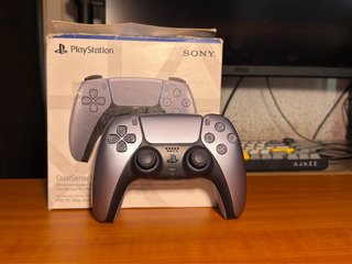 Mando DualSense Sterling Silver PS5