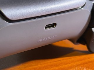Mando DualSense Sterling Silver PS5