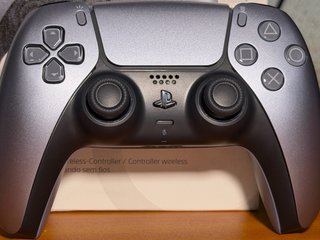 Mando DualSense Sterling Silver PS5