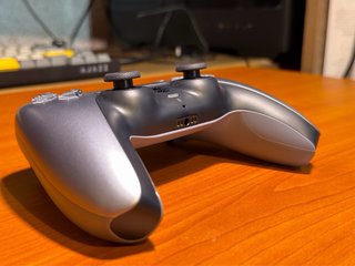 Mando DualSense Sterling Silver PS5