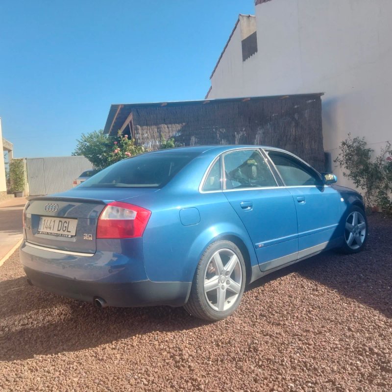 Audi A4 2001 - foto 1
