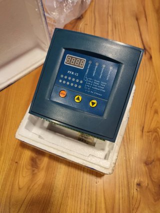 Regulador de energía reactiva PFR-12
