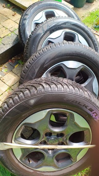 Ruedas de Jeep Renegade con llantas. Toda temporad