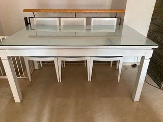 Mesa y sillas madera lacada blanco
