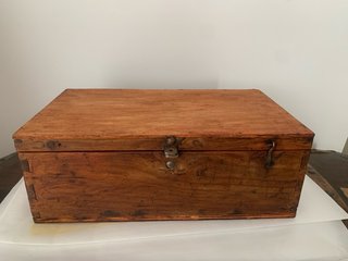 Caja de madera restaurada