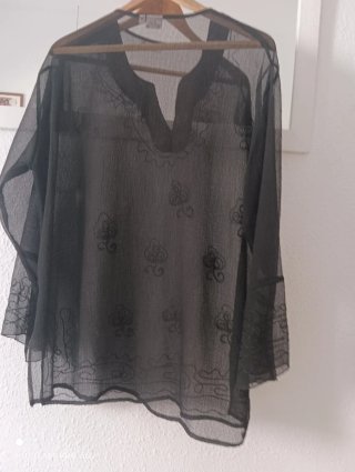 Blusa playera negra bordada Talla XL