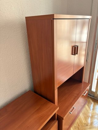 Mueble de salón madera y cristal