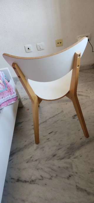 Silla madera y blanca