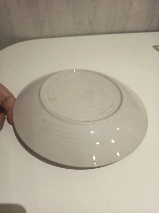 Plato decorativo con aves y árbol