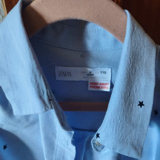 Camisa/blusa niña azul estrellitas ZARA talla 5