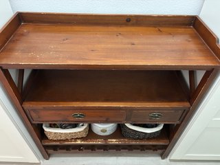 Mueble vintage de diseño marrón de madera