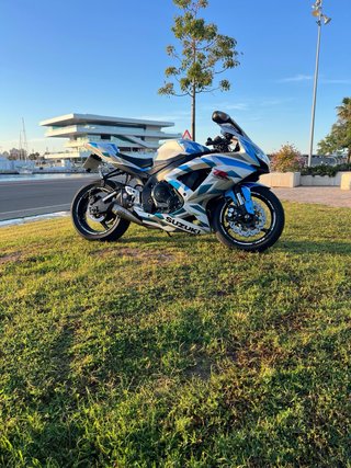 Suzuki GSXR 750 K8 Deportiva