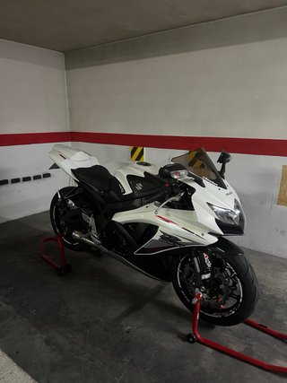 Suzuki GSXR 750 K8 Deportiva
