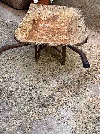 Carretilla de hierro antigua
