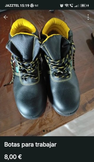 Botas de trabajo negras con cordones amarillos
