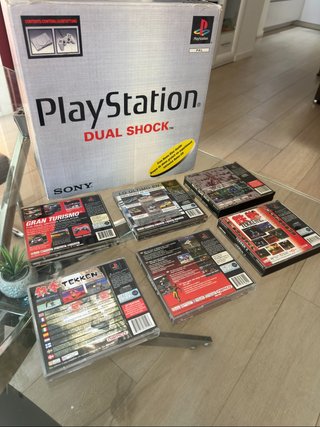 Consola PlayStation Dual Shock + 5 Juegos