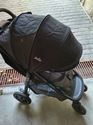 Carro de paseo Joie negro