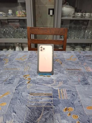 Caja iPhone 11 Pro oro