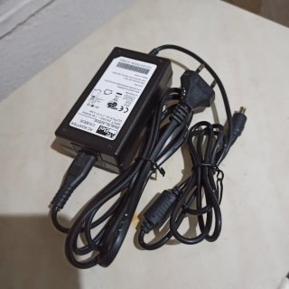 Telecomando e alimentatore decoder Sky