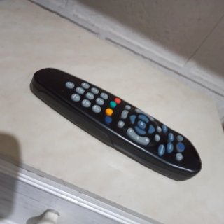 Telecomando e alimentatore decoder Sky
