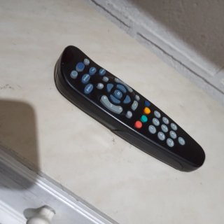 Telecomando e alimentatore decoder Sky