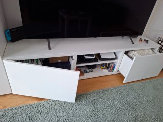 Mueble TV y vitrina Ikea Besta, blanco y cristal
