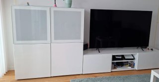 Mueble TV y vitrina Ikea Besta, blanco y cristal