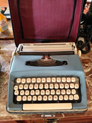 Máquina de escribir Olivetti Pluma 22