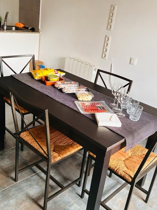 Mesa comedor negra + 4 sillas - extensible