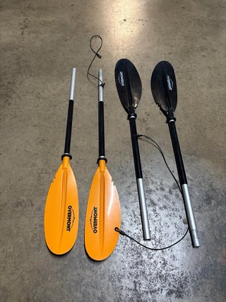 Kayak rígido de 3 Tobago Azul con chalecos y remos