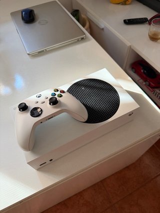 Xbox Series S Blanca + Mando