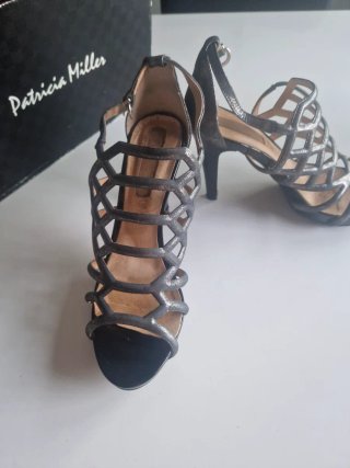 Sandalias Patricia Miller Tacon Gris Plateado
