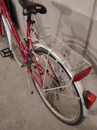 Bicicleta de paseo roja