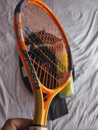 Raqueta de tenis niño Babolat y pelotas Wilson