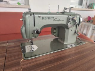 Máquina de coser Refrey Transforma 427