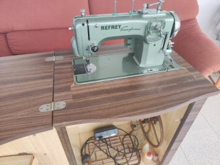 Máquina de coser Refrey Transforma 427