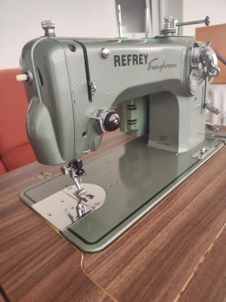 Máquina de coser Refrey Transforma 427