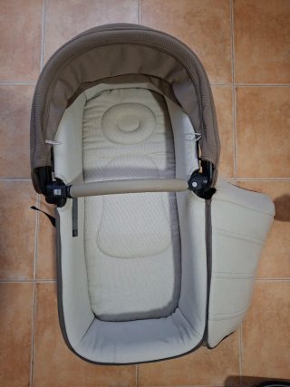 Carro Jané con capazo y bolso.