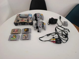 Nintendo 64 con 4 juegos y accesorios
