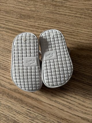 Chanclas Lacoste bebé blancas