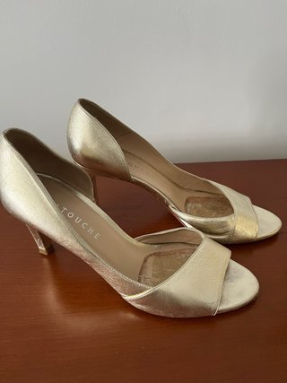 3 pares zapatos  de tacón dorados y verdes 10€ uno