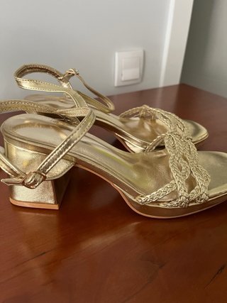 3 pares zapatos  de tacón dorados y verdes 10€ uno