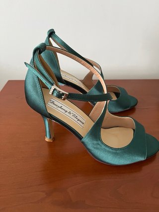 3 pares zapatos  de tacón dorados y verdes 10€ uno