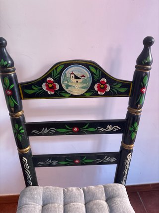 Mesa y sillas estilo sevillano pintadas a mano