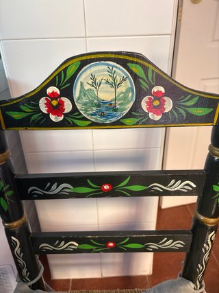 Mesa y sillas estilo sevillano pintadas a mano