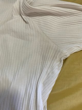 Jersey Kiabi crema botones hombro talla XL