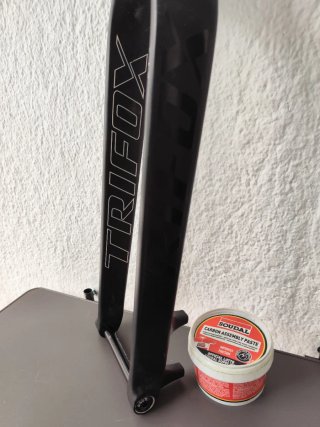Horquilla carbono Trifox Tapered 29 pulgadas.